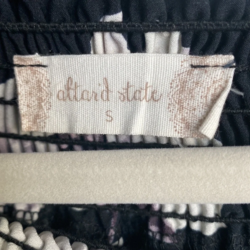 Altar’d State Floral Crop Top. Size S - Picture 2 of 2